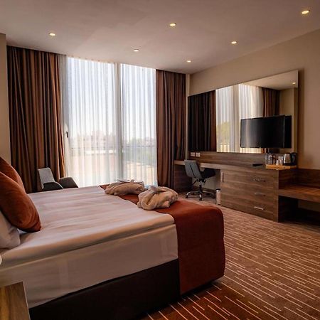 Ekor Elegance Hotel 파마구스타 외부 사진