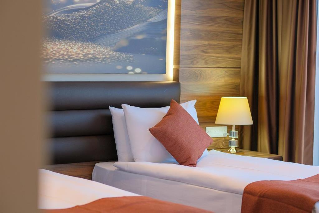 Ekor Elegance Hotel 파마구스타 외부 사진