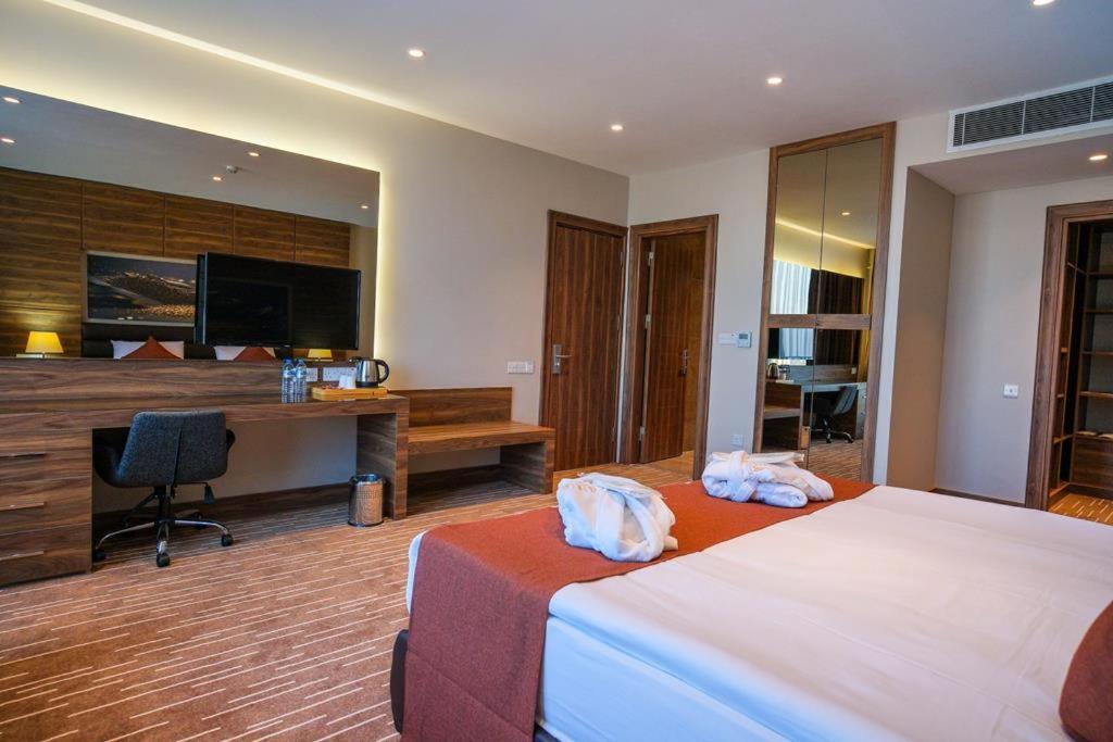 Ekor Elegance Hotel 파마구스타 외부 사진