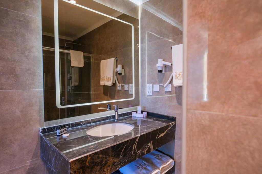 Ekor Elegance Hotel 파마구스타 외부 사진