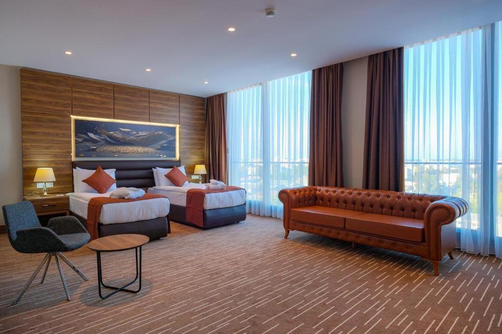 Ekor Elegance Hotel 파마구스타 외부 사진