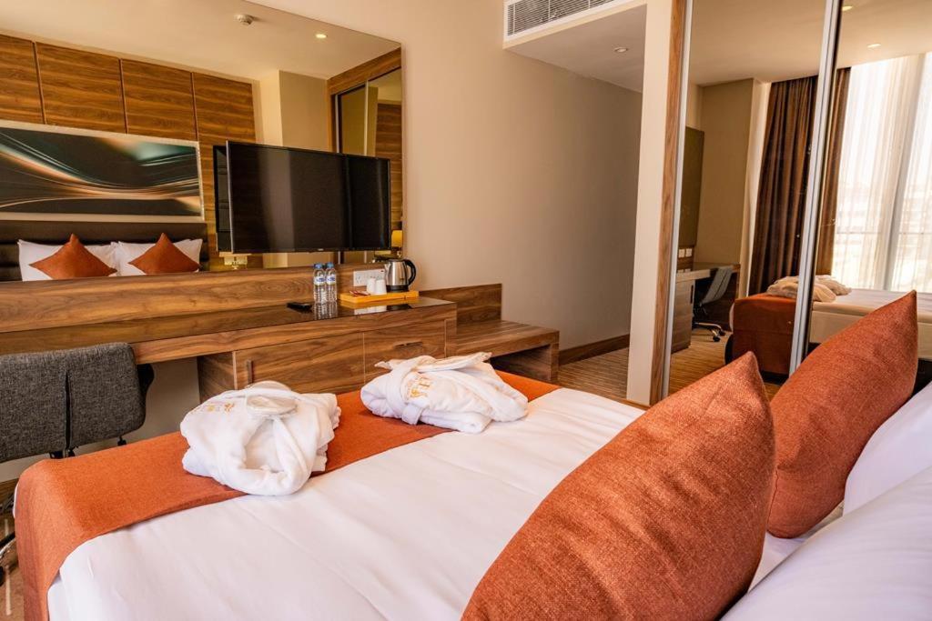 Ekor Elegance Hotel 파마구스타 외부 사진