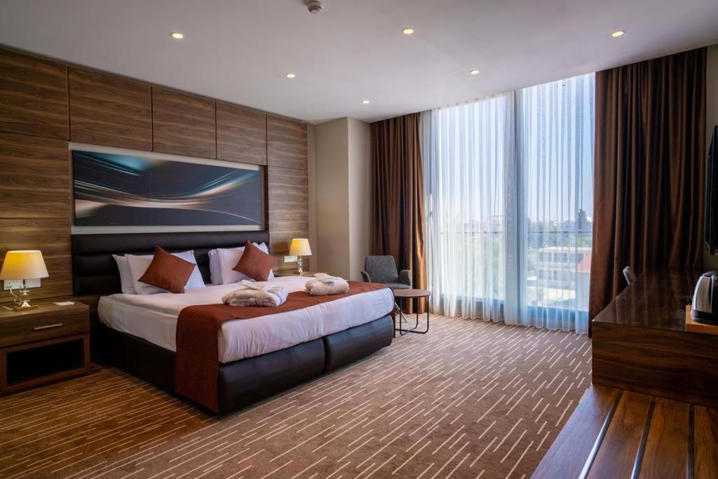 Ekor Elegance Hotel 파마구스타 외부 사진