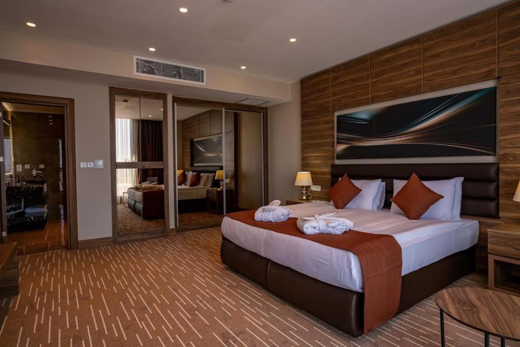 Ekor Elegance Hotel 파마구스타 외부 사진