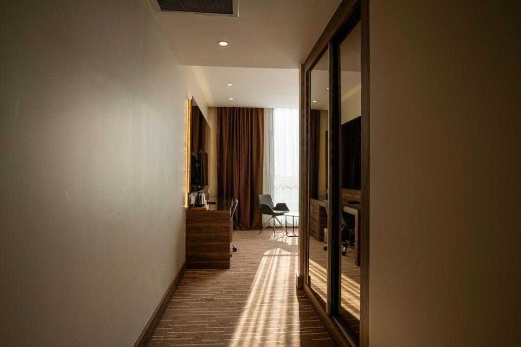 Ekor Elegance Hotel 파마구스타 외부 사진
