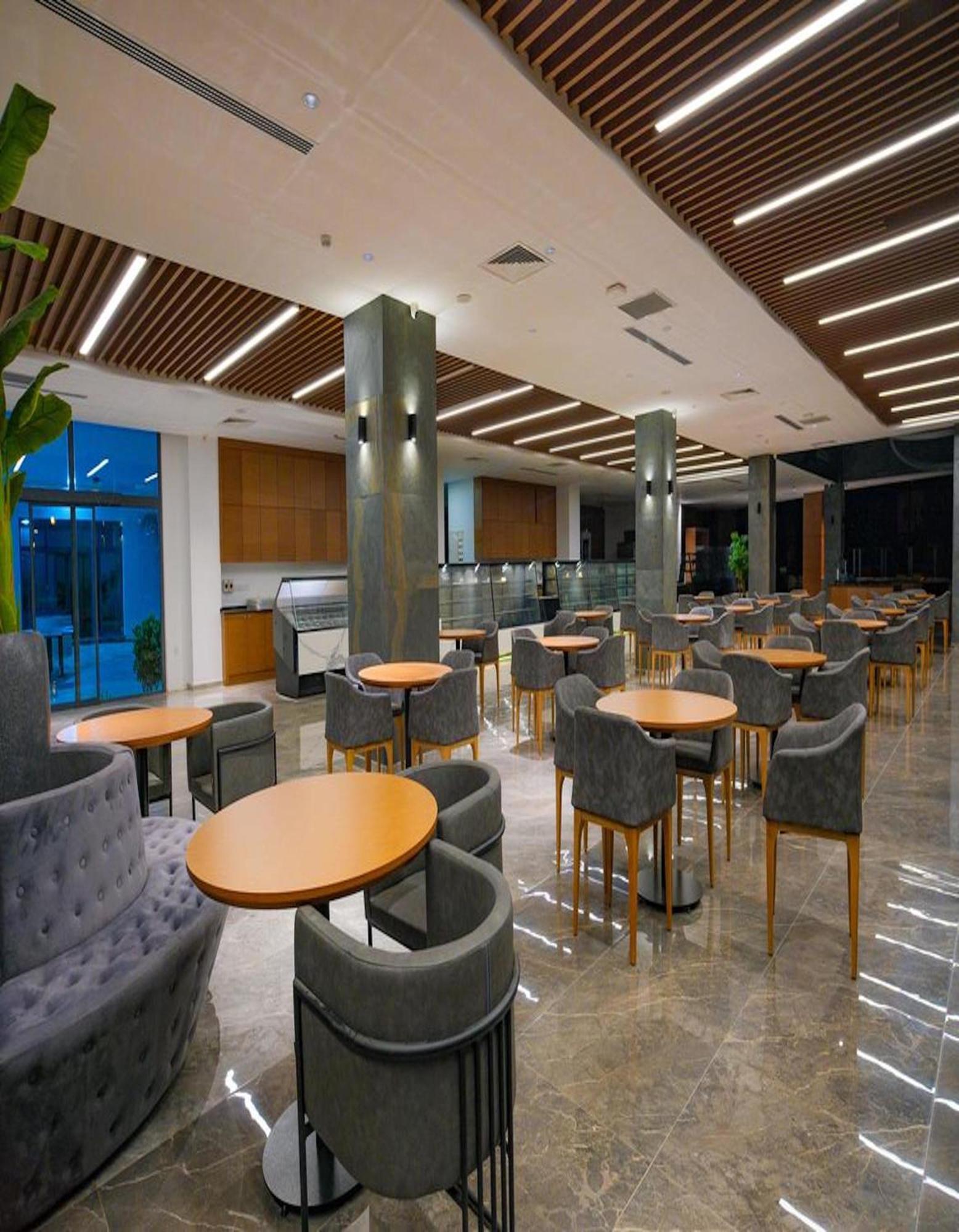 Ekor Elegance Hotel 파마구스타 외부 사진